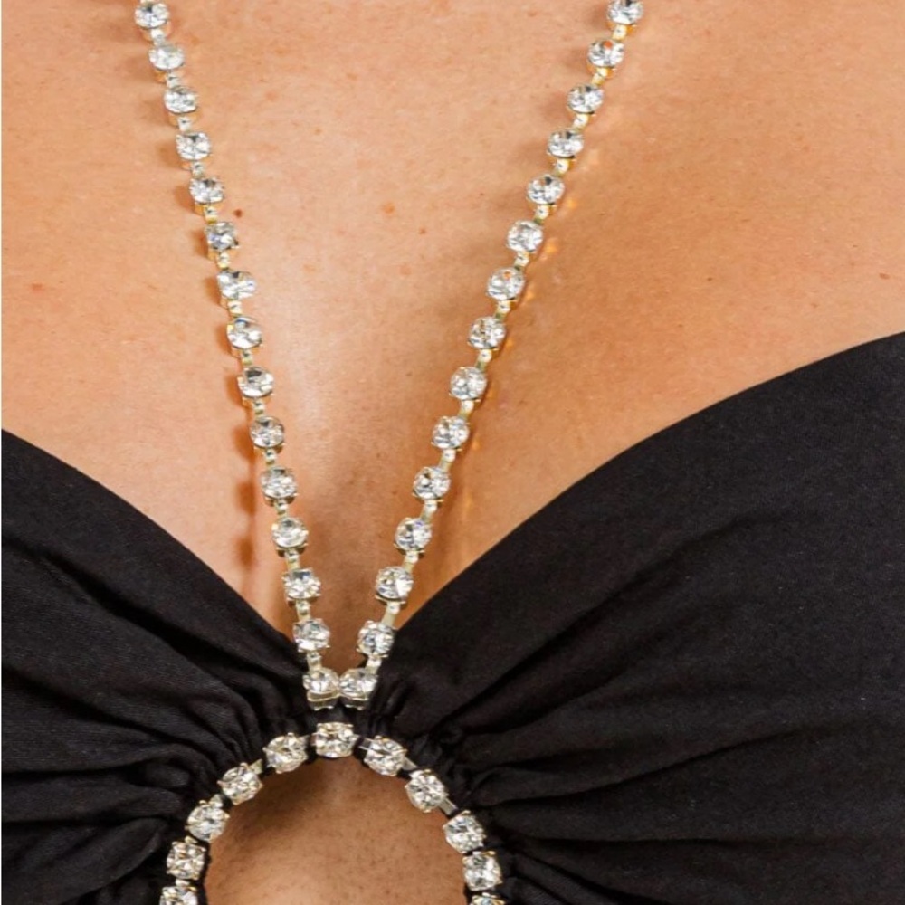 SLEEVELESS V-NECK OPEN BACK CROP TOP - Picture 4 of 4